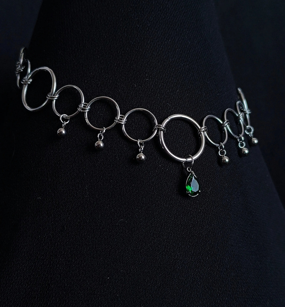 Collier en Anneaux avec Pierre Colorée La Vouivre Jewellery