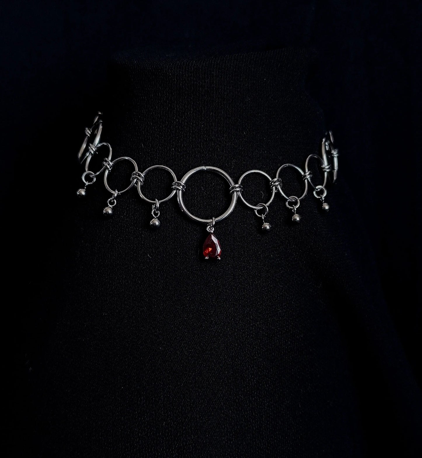 Collier en Anneaux avec Pierre Colorée La Vouivre Jewellery