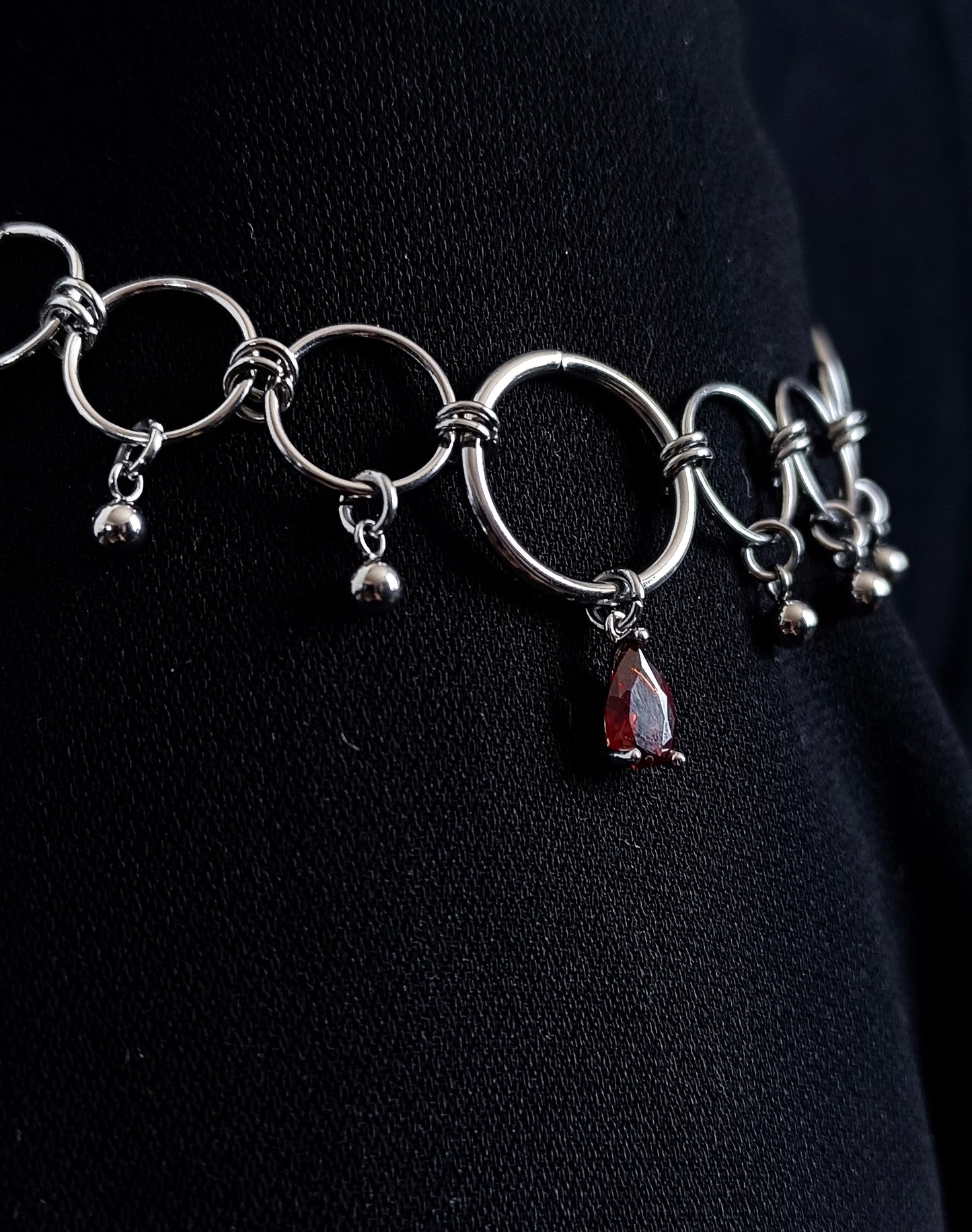 Collier en Anneaux avec Pierre Colorée La Vouivre Jewellery
