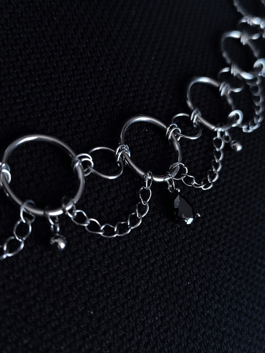 Collier en Anneaux et Petites Chaînes avec Pierre Noire La Vouivre Jewellery
