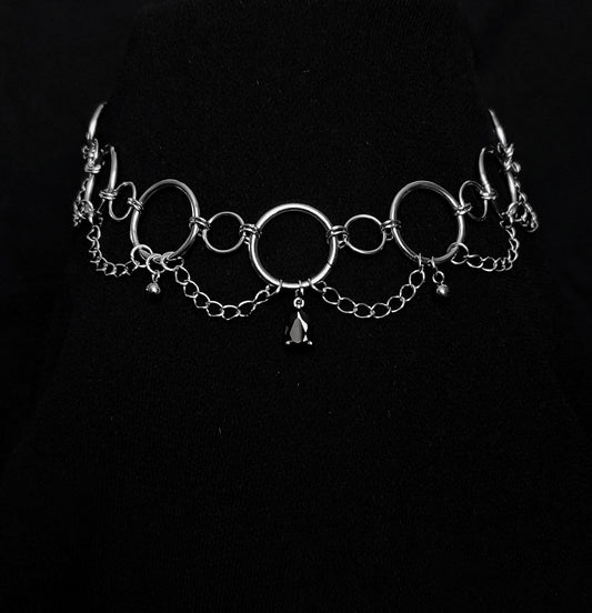 Collier en Anneaux et Petites Chaînes avec Pierre Noire La Vouivre Jewellery